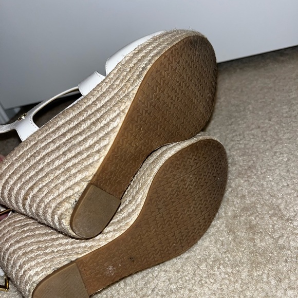 Michael Kors Size 6.5 White Wedges - Picture 6 of 6